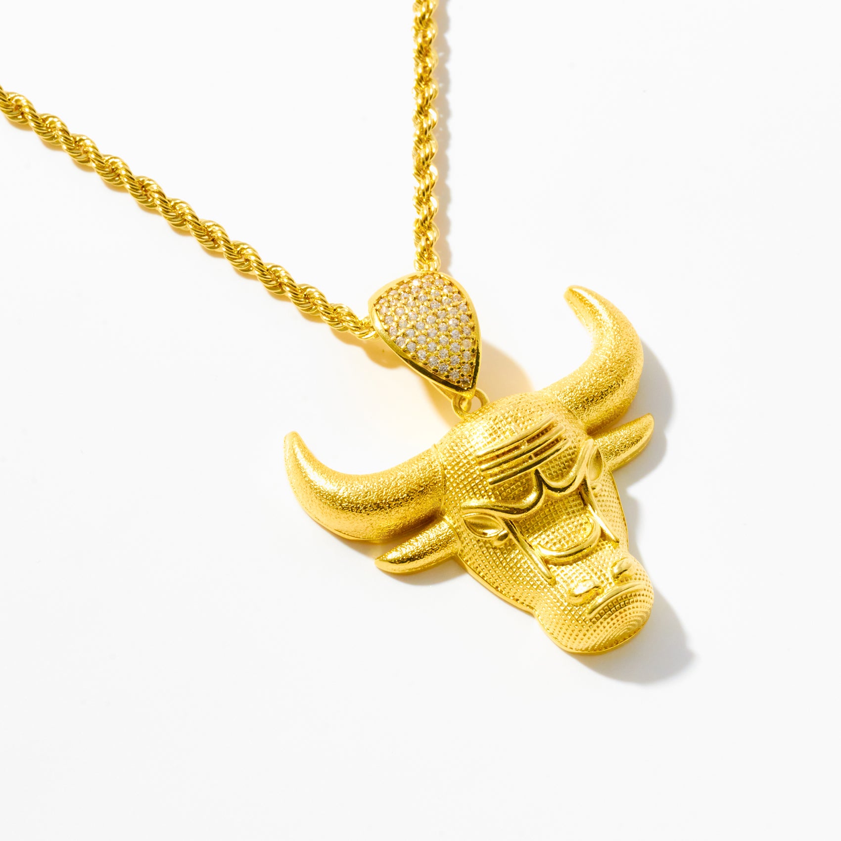 Bull Head Pendant in 18k Gold Vermeil